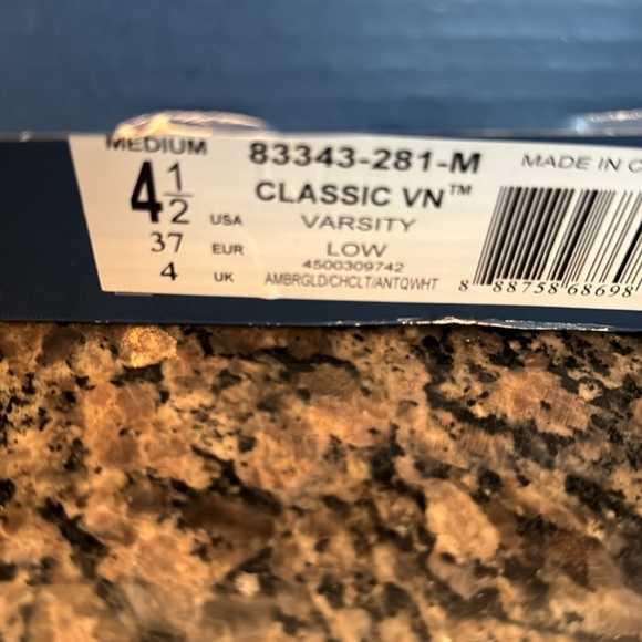 K-Swiss unisex classic varsity low sneakers NIB 4.5 - Picture 6 of 8